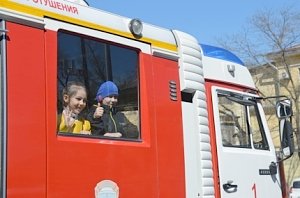 Школьники в гостях у пожарных. МЧС по городу Севастополю проводит экскурсии для детей