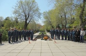 В Евпатории открыли памятный знак в честь пожарных-спасателей