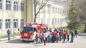 Севастопольские огнеборцы провели выездной урок для учащихся Детского технопарка «Кванториум» и школы-интерната