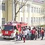 Севастопольские огнеборцы провели выездной урок для учащихся Детского технопарка «Кванториум» и школы-интерната