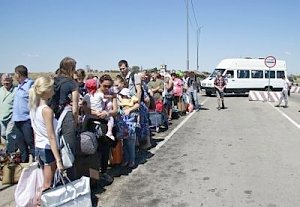 Украинцы массово едут в Крым: охрана границы усилена