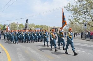 Севастопольские спасатели участвовали в генеральной репетиции парада Победы