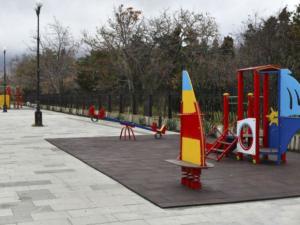 Прокуратура выявила значительное завышение стоимости работ при установке детских площадок в Армянске