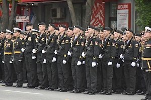 В Симферополе начался торжественный Парад Победы в Великой Отечественной войне