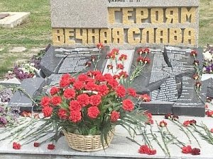 Провокация? В Крыму, накануне Дня Победы вандалы разбили памятник героям Великой Отечественной войны