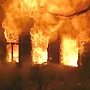 Полицейские Феодосии вынесли старушку из огня горящего дома