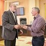 Владимир Константинов вручил награды керченским медикам, оказавшим помощь пострадавшим в результате взрыва в политехническом колледже