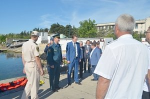 Губернатор города и начальник севастопольского спасательного ведомства оценили готовность служб к обеспечению безопасности на воде и в горно-лесистой местности в летний промежуток времени