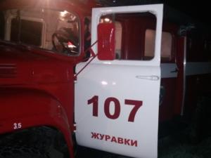 В течении часа спасатели тушили пожар в одном из домов в Кировском