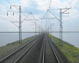 Зеленского просят вернуть железнодорожное сообщение с Крымом