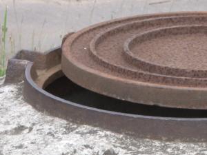 В Феодосии острая нехватка канализационных люков