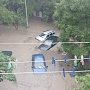 Ливень в Севастополе превратил дороги в реки и затопил дворы