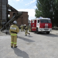 Крымские спасатели провели пожарно-тактическое учение на социально-значимом объекте