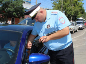 С начала года в Крыму выявили более 4000 тыс. автомобилей с превышением норм тонировки