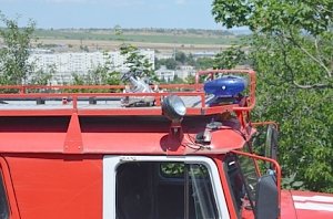 Севастопольские пожарные ликвидировали пожар на открытой территории в Балаклаве