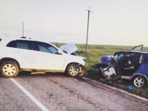 На трассе «Черноморское-Евпатория» в результате лобового столкновения автомобилей погиб человек
