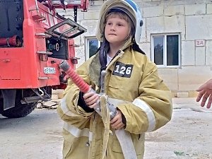 Крымские огнеборцы рассказали школьникам о мерах безопасности в летний промежуток времени