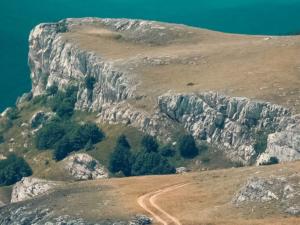 Сотрудники МЧС нашли крымчанку, заблудившуюся в районе урочища Кузгин