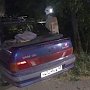 На крымской трассе спасли водителя, застрявшего в разбитой машине