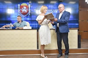 Выпускающий редактор Крымского информационного агентства отмечена благодарностью Госкомцен РК