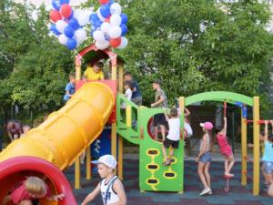 В Симферополе открыли очередную детскую площадку