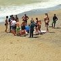 На пляже в курортной Николаевке спасли девушку
