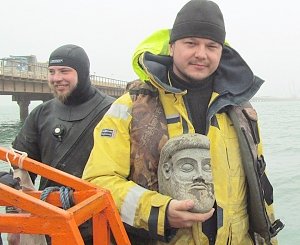 Учёные поведали о терракотовой голове греческого божества, которую нашли на дне Керченской бухты