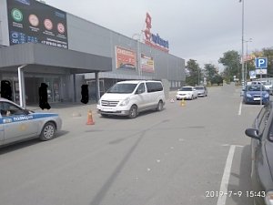 В Симферополе в результате ДТП на площадке торгового центра травмирован несовершеннолетний пешеход