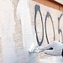 Феодосийцев призвали систематически очищать стены своих зданий от рекламы наркотических веществ