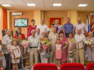 Пять образцовых семейных пар Керчи наградили медалями «За любовь и верность»