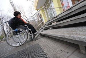Техническими средствами реабилитации обеспечили инвалидов и отдельных категорий граждан в Ялте