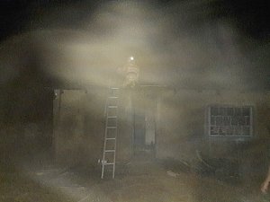 Крымские огнеборцы предотвратили взрыв газового баллона во время пожара в Черноморском районе