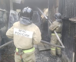 Севастопольские пожарные ликвидировали пожар по улице Ластовая, не допустив его распространения