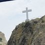 На скале у мыса Фиолент освятили новый мраморный крест