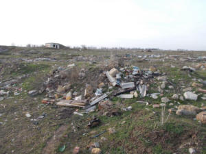 Прокуратура потребовала убрать несанкционированные свалки отходов в Нижнегорском районе