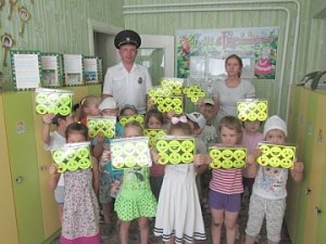 В Белогорском районе полицейские сообщили детсадовцам о правилах безопасности на дороге