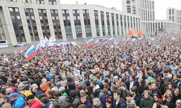 «Интерфакс» сообщает, что 95% участников протестных акции в столице России всё время проживают в столице России и Московской области