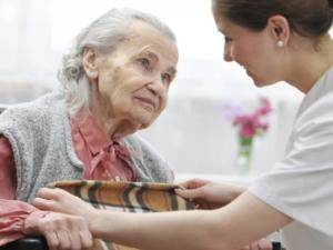 Служба сиделок и приемные семьи для пожилых и инвалидов появятся в Севастополе