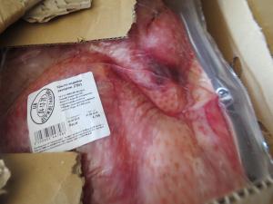 Почти 50 тонн мяса неизвестного происхождения распространили в Крыму