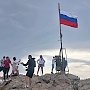 На вершине Ай-Петри развивается российский триколор