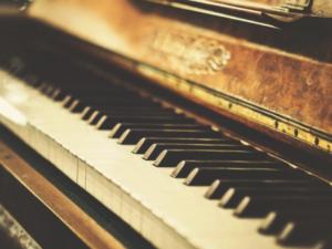 Четыре школы искусств в Феодосийском районе получили фортепиано на 1,4 млн рублей