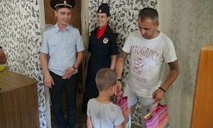 Севастопольские полицейские помогают детям из семей, попавших в сложные жизненные ситуации, подготовиться к школе