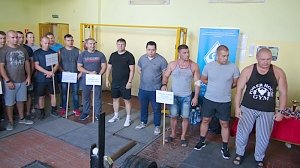 Полицейские участвовали в соревнованиях по пауэрлифтингу в Севастополе