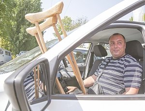 Пострадавшим на производстве крымчанам выдали новые автомобили