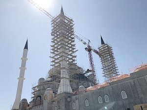 Мастера из Турции начали распись стен Соборной мечети в Крыму