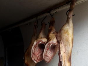 В Белогорске и Феодосии продавали мясо неизвестного происхождения