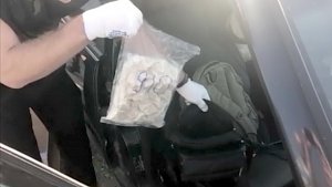 Более трёх кило наркотических средств изъяли в Крыму у водителя и пассажира Mercedes