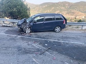 Лобовое столкновение автомобилей произошло на трассе Судак – Алушта, есть пострадавшие