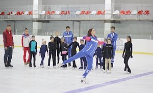 Звезды ледового шоу провели благотворительный мастер-класс для ялтинских фигуристов