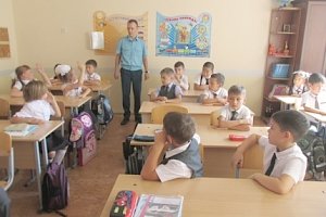 Крымские спасатели проводят уроки безопасности для школьников